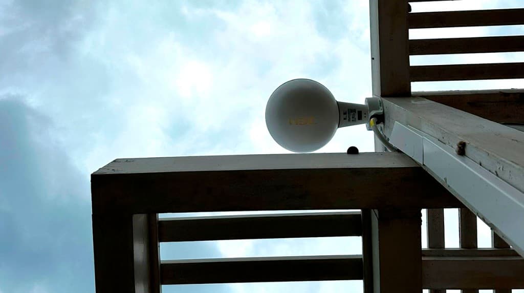 Punto de acceso WiFi en zona común del complejo hotelero